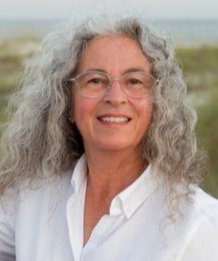 Real Estate Agent Mary Ellen Davis