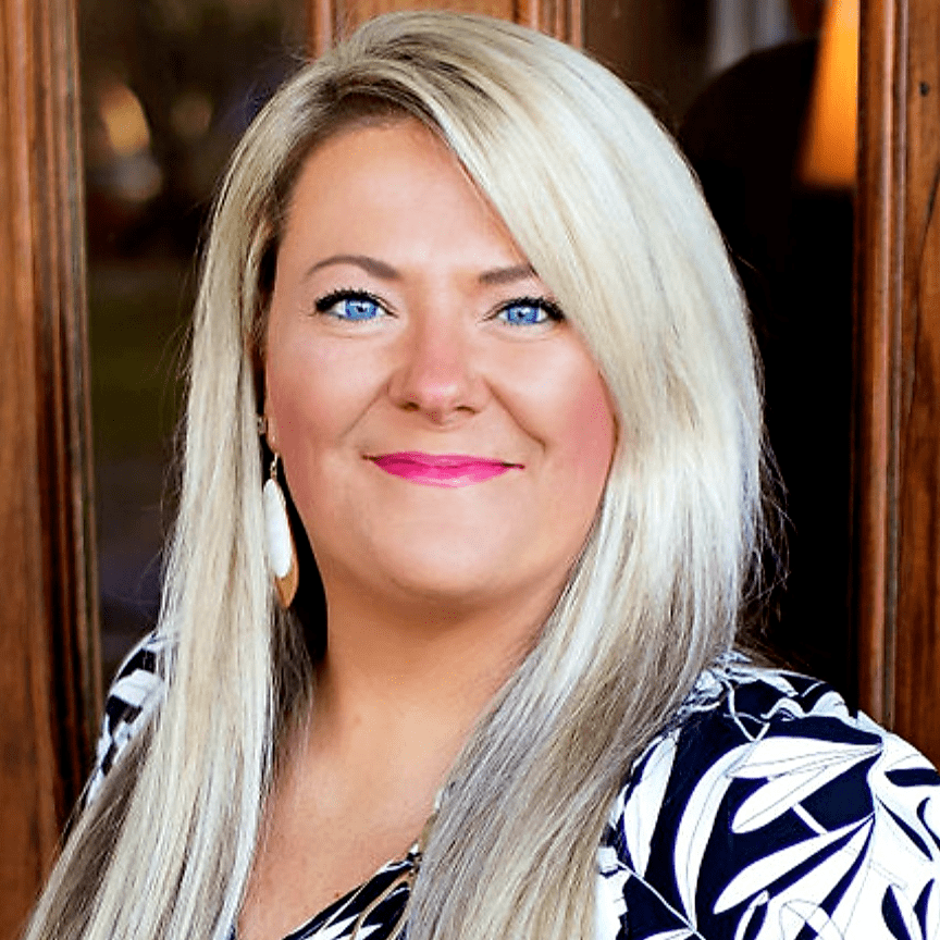 Real Estate Agent Stacie Hartsfield