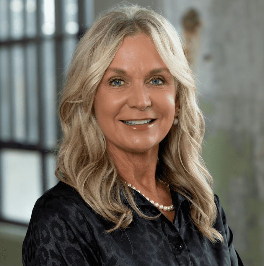 Real Estate Agent Angie Davis